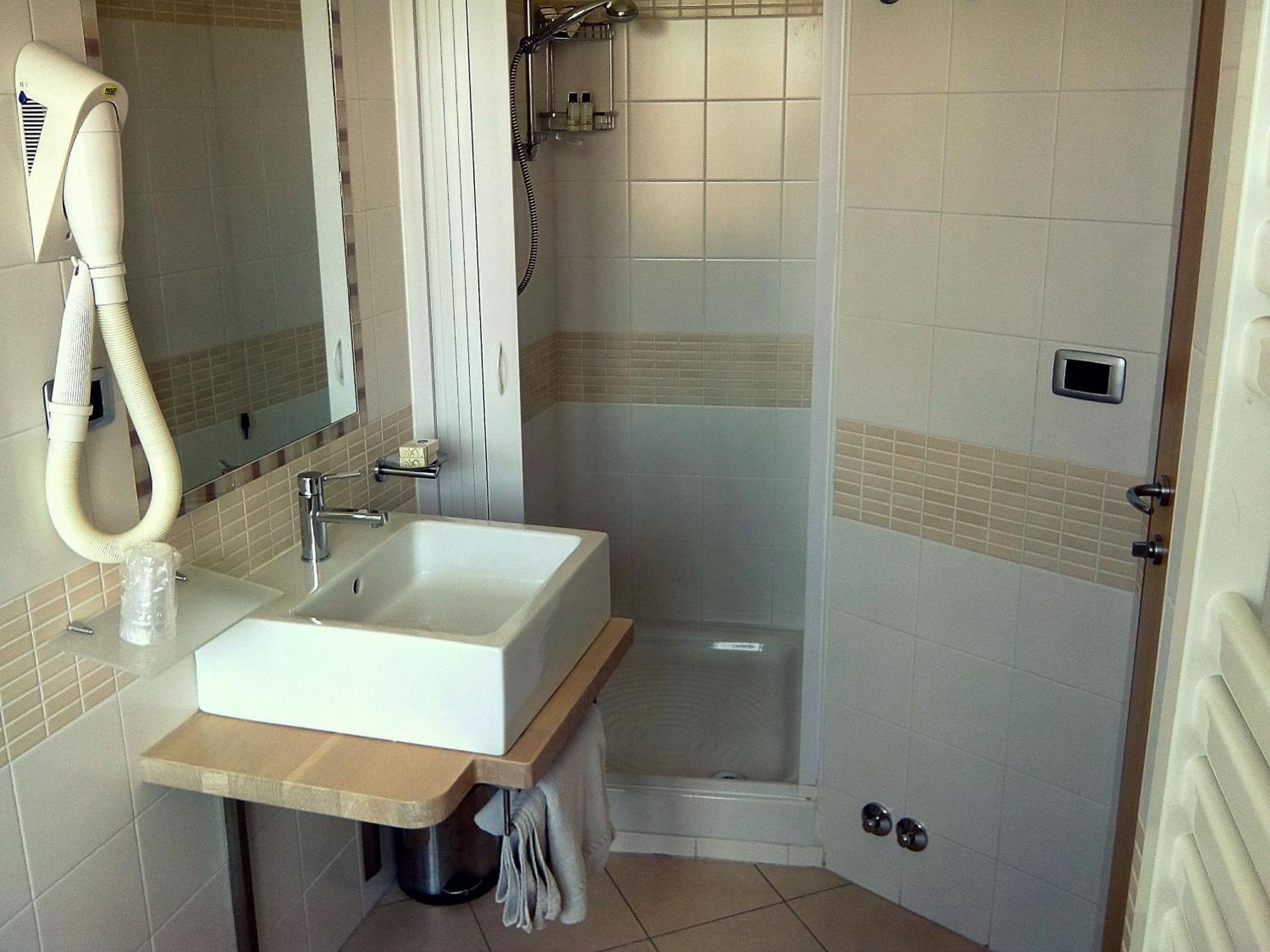 Hotel Conte Ruggero Serra San Bruno Habitación foto
