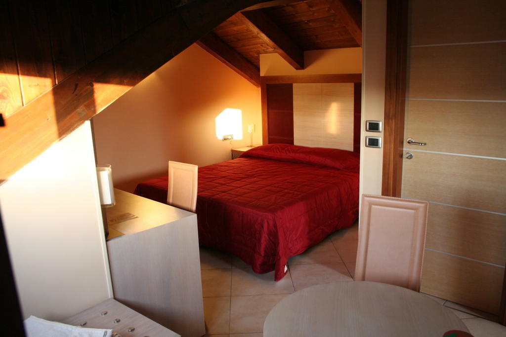 Hotel Conte Ruggero Serra San Bruno Habitación foto
